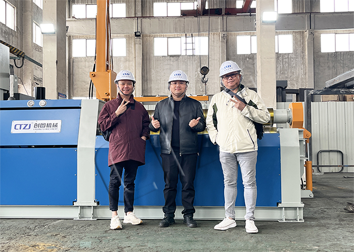 菲律賓客戶蒞臨創(chuàng)圖機(jī)械考察——全自動四輥卷板機(jī)